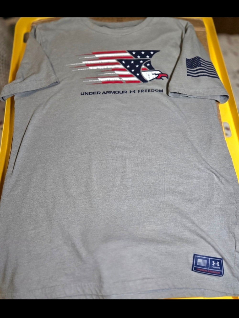 Under Armour Men’s Freedom Graphic T-Shirt – Gray